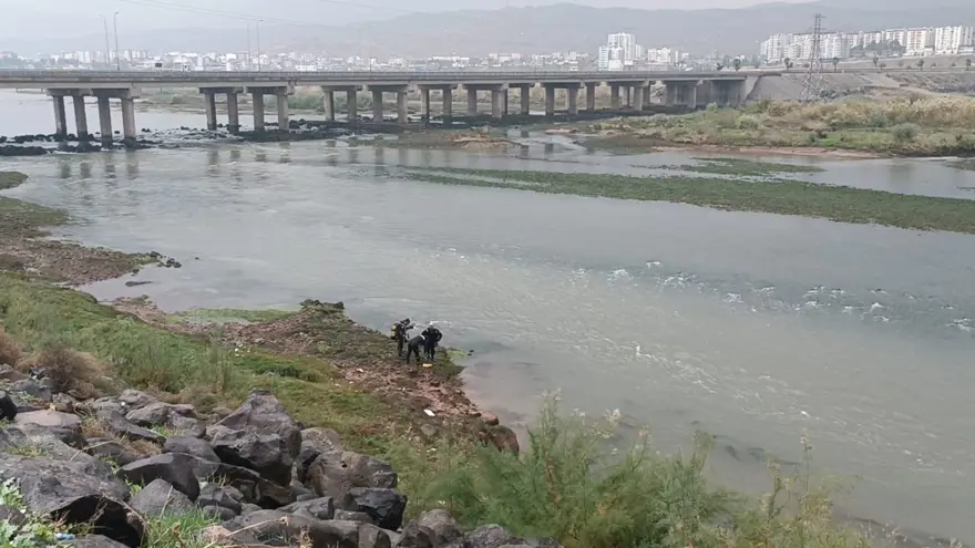 3 gündür haber alınamayan Mehmet için Dicle Nehri’nde arama 1 3 gündür haber alınamayan Mehmet için Dicle Nehri’nde arama 1