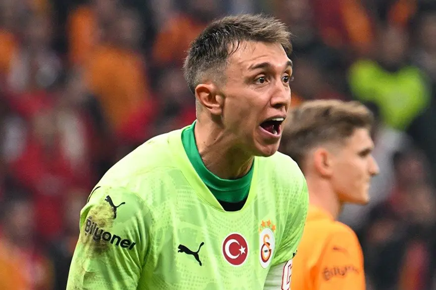 Galatasaray'da bir dönem sona eriyor: "Eşiyle görüştü, eşyalarını ülkesine yolladı" 3 Galatasaray'da bir dönem sona eriyor: "Eşiyle görüştü, eşyalarını ülkesine yolladı" 3