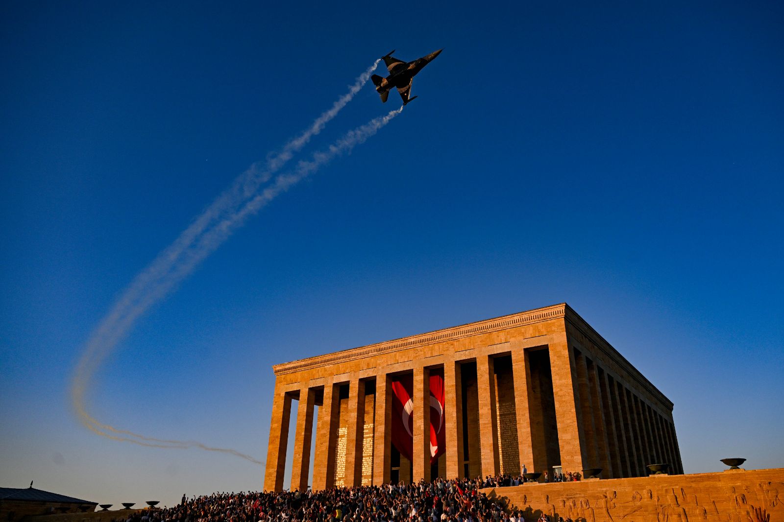 SOLOTÜRK'ün gözünden Anıtkabir: "İstikbal göklerdedir, ne mutlu Türküm diyene"