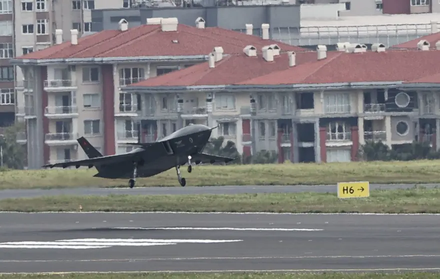 Kızılelma, TEKNOFEST'e katılmak için Atatürk Havalimanı'nda 1 Kızılelma, TEKNOFEST'e katılmak için Atatürk Havalimanı'nda 1