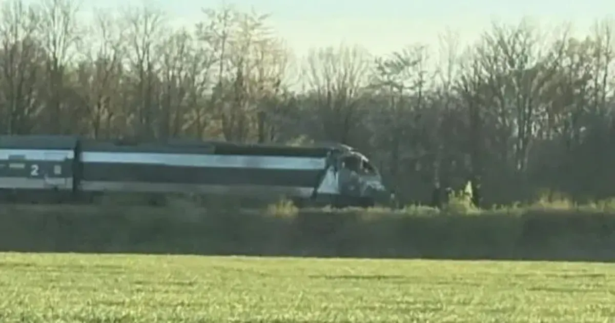 Fransa'da hızlı tren kamyonla çarpıştı: Makinist öldü