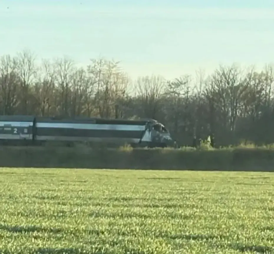 Fransa'da hızlı tren kamyonla çarpıştı: Makinist öldü