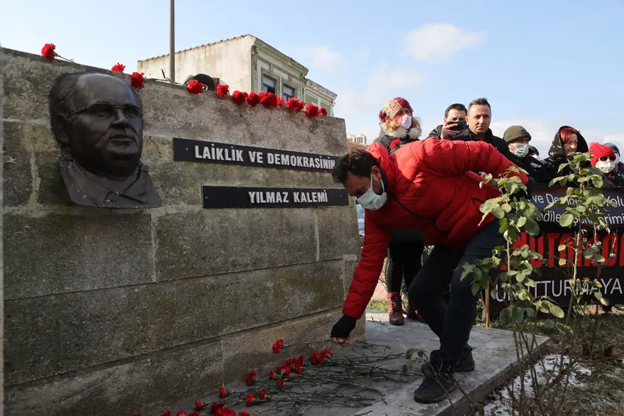 Uğur Mumcu, ölümünün 29'uncu yılında anıldı 11 Uğur Mumcu, ölümünün 29'uncu yılında anıldı 11