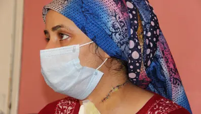 Boşanmak istedi, çocuklarının gözü önünde boğazı kesildi