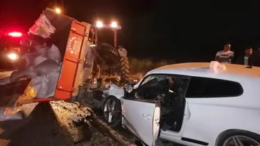 Çankırı'da otomobil traktörün römorkuna çarptı: 2 ölü, 1 yaralı