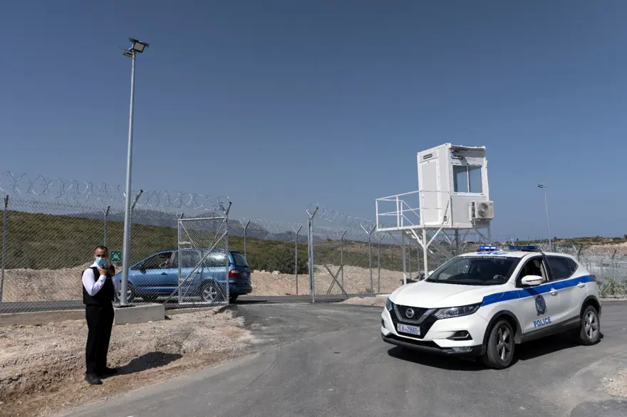 Yunanistan'ın Sisam Adası'nda kapalı mülteci kampı açıldı 5 Yunanistan'ın Sisam Adası'nda kapalı mülteci kampı açıldı 5