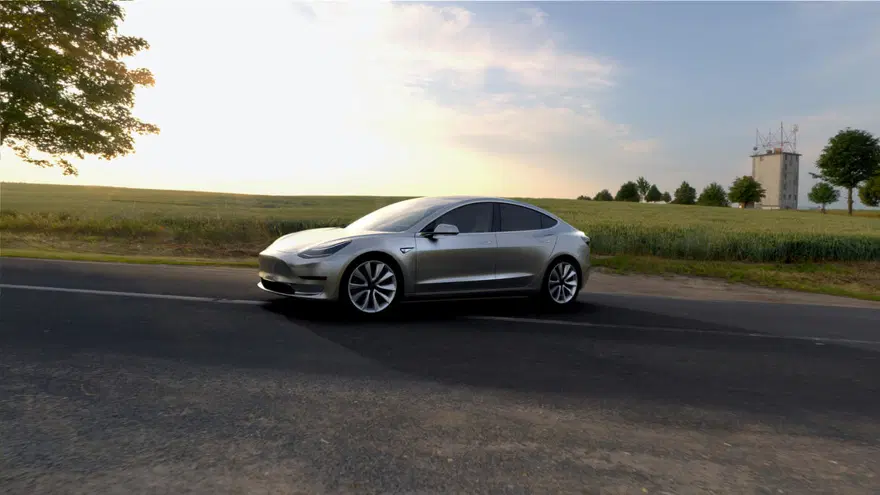 Tesla Model 3 görücüye çıktı 44