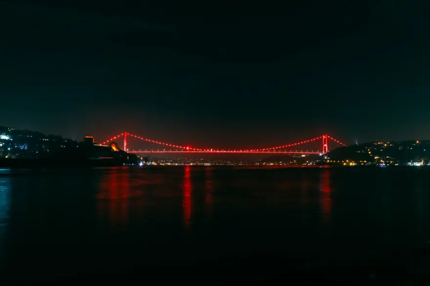 Kızılay Haftası’nda Türkiye'nin sembol yapıları kırmızıya büründü 5