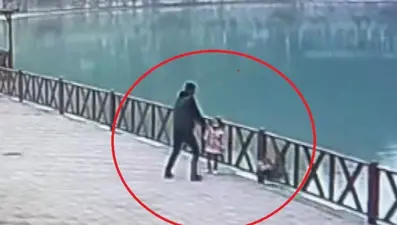 Fotoğraf çekilirken göle düşen küçük kızı babası kurtardı