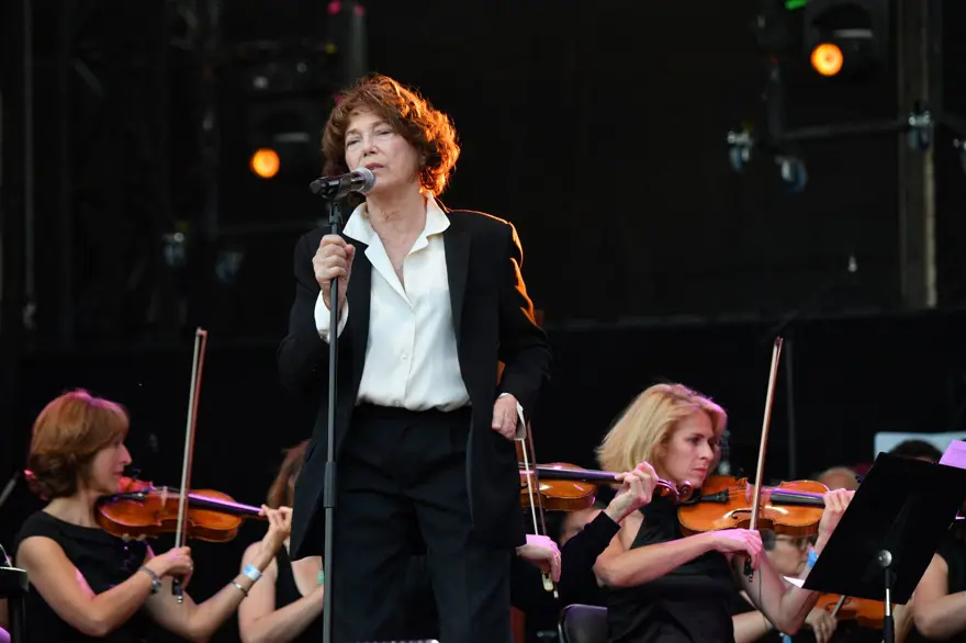 Dünyaca ünlü şarkıcı ve oyuncu Jane Birkin hayatını kaybetti 1