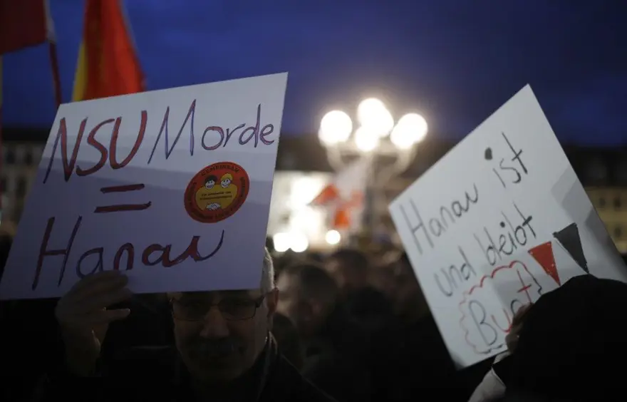 Almanya ırkçı saldırının kurbanlarına ağlıyor 21