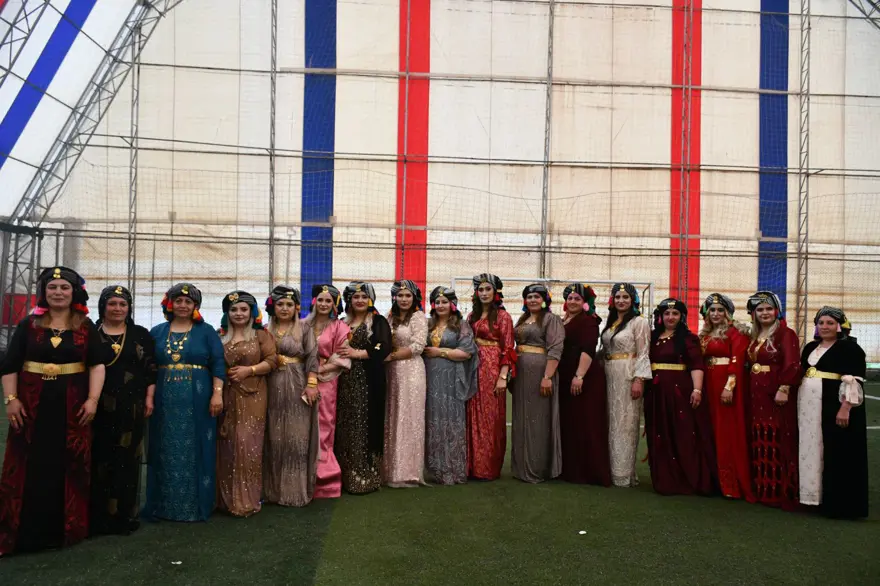 Şırnak’ta2 gün 2 gece süren aşiret düğünü: Gelin ve damada 2 milyon liralık takı takıldı 4