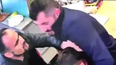 Esenyurt’ta tekel bayisinde daha önce yaşanan kavganın görüntüsü ortaya çıktı