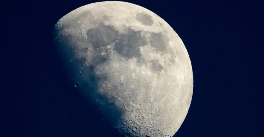 NASA sosyal medya kullanıcılarına sordu: Ay'a gitseniz yanınıza ne alırdınız? 