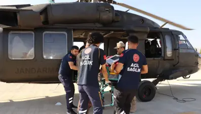 Askeri helikopter, yaralı işçi için havalandı