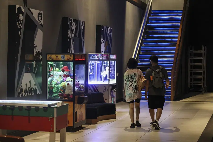 Sinema salonları yeniden kapılarını açtı 9