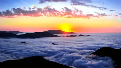 Bulutların üzerindeki yayla, ziyaretçilerini cezbediyor