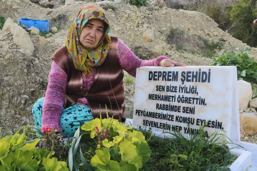 "DEPREMİN ÜSTÜNDEN BİR YIL GEÇTİ AMA BENİM İÇİN DÜN GİBİ" 2 "DEPREMİN ÜSTÜNDEN BİR YIL GEÇTİ AMA BENİM İÇİN DÜN GİBİ" 2