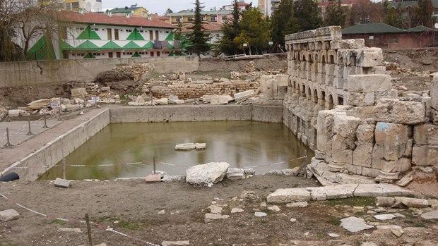2 bin yıllık tarihi Roma Hamamı'nın suyu çekildi