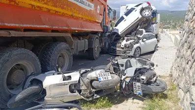 Mersin'de kamyon dehşeti: 13 motosiklet ile 2 otomobili biçti