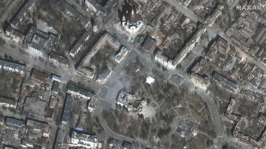 Mariupol'deki yıkım uydudan görüntülendi: Şehirdeki yerleşim yerlerinin neredeyse tamamı harabeye döndü 6