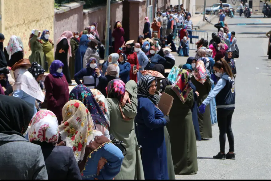 Şanlıurfa Valisi: PTT’deki yoğunluğun önüne geçemiyoruz 11 Şanlıurfa Valisi: PTT’deki yoğunluğun önüne geçemiyoruz 11