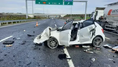 Manisa'da otomobil, park halindeki tankere çarptı: 2 ölü