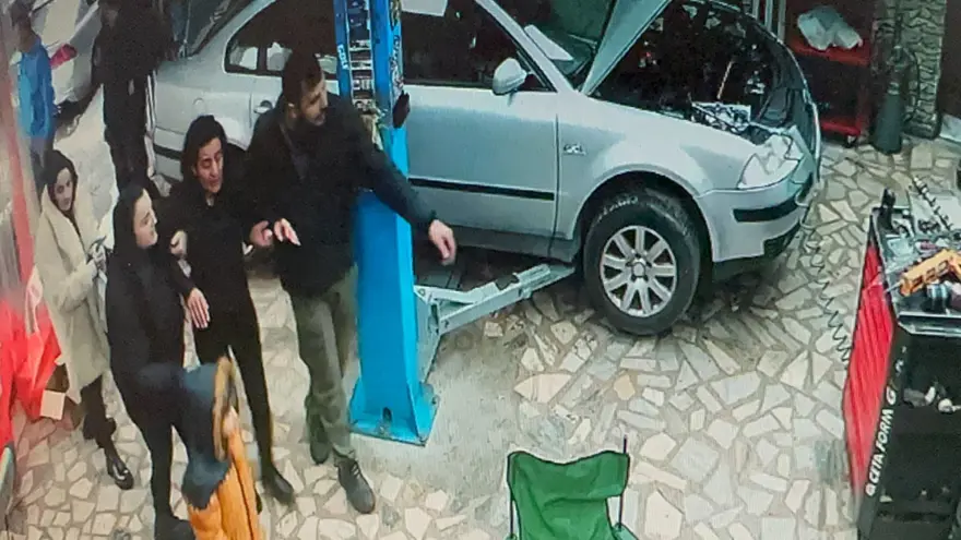 Yer verme kavgasında biber gazı sıkıldı, yolcular fenalaştı 4