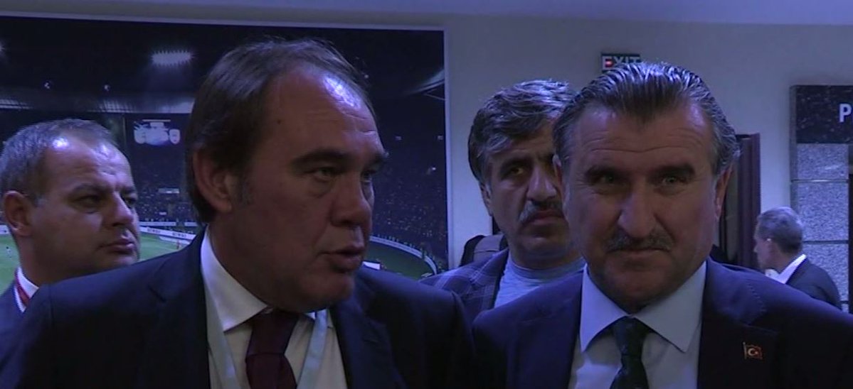 Bakan Osman Aşkın Bak ve TFF Başkanı Demirören, hakeme dikkat çekti
