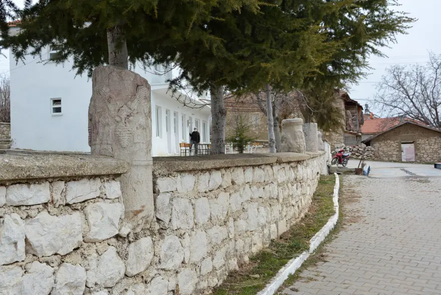 Roma duvarına yapılan plastik çeşme kaldırıldı 6