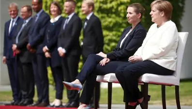 Merkel'in titremesine 'sandalye' önlemi