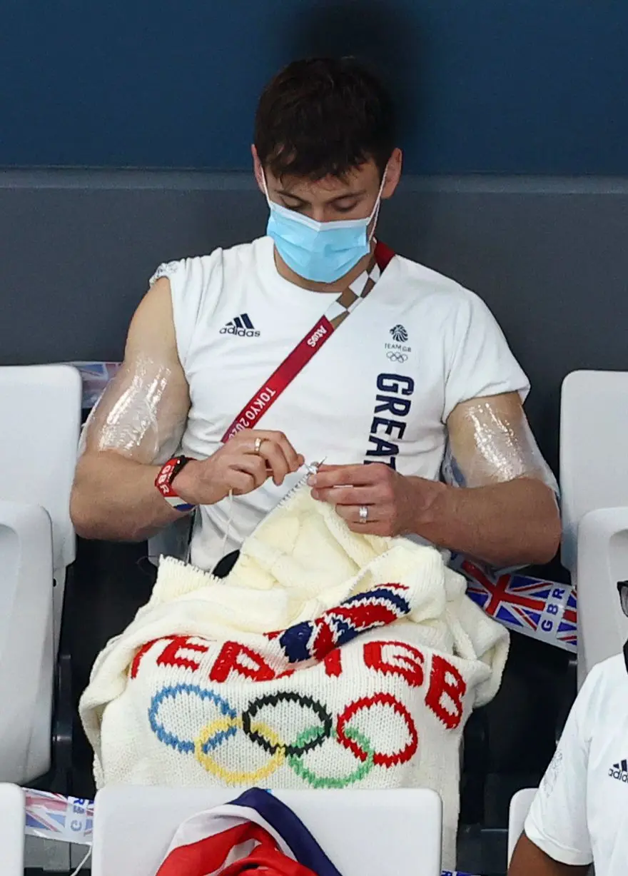 Olimpiyat şampiyonu sporcu Tom Daley'in örgü örme hobisi 7