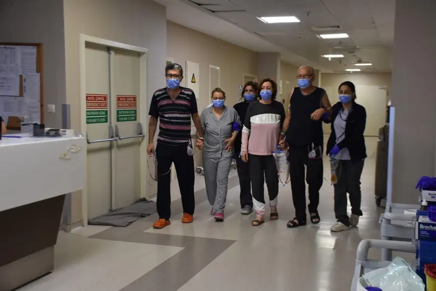 Çapraz nakille iyileştiler! İki böbrek hastası birbirlerinin eşlerinden nakil oldu 1