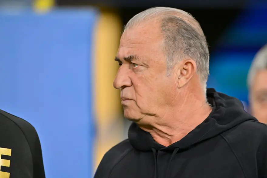 Cristiano Ronaldo'nun fileleri sarstığı maçta Fatih Terim galibiyete izin vermedi: 4 gol, 1 kırmızı kart 11 Cristiano Ronaldo'nun fileleri sarstığı maçta Fatih Terim galibiyete izin vermedi: 4 gol, 1 kırmızı kart 11