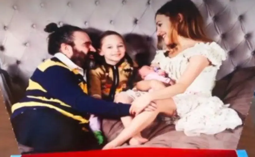 Meryem Uzerli ve kızları 5