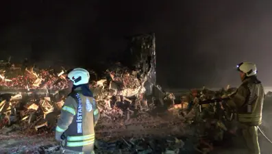 Çilek yüklü TIR alev alev yandı: 6 ton meyve kül oldu!