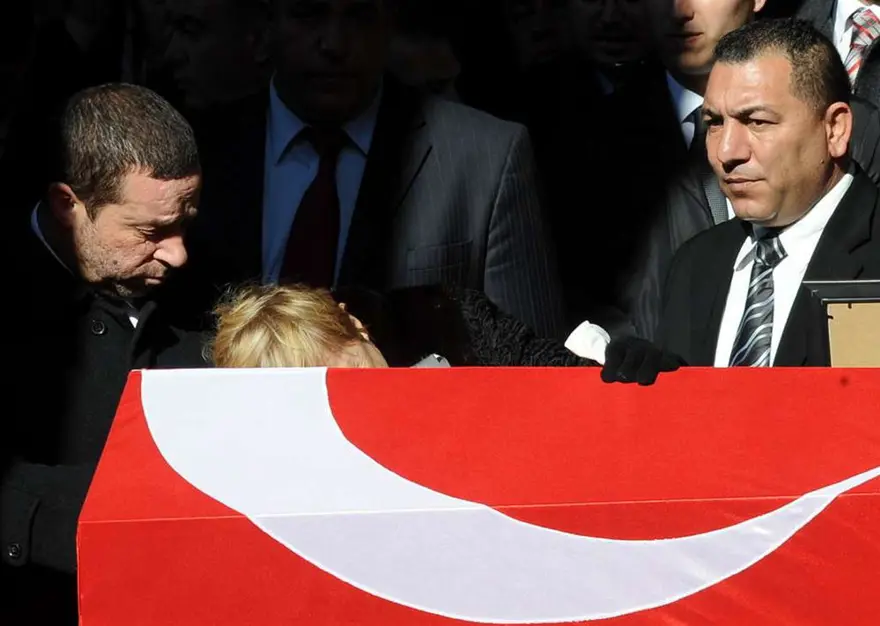 Denktaş'ın ardından 100 Denktaş'ın ardından 100