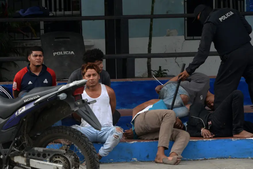 Ekvador'da son durum | Çete operasyonlarında 329 gözaltı 15