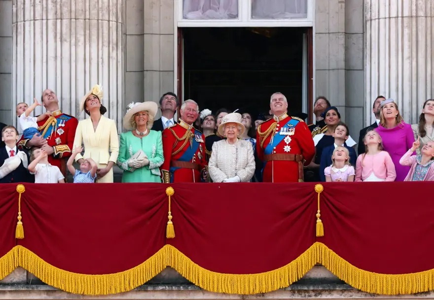 Kraliçe 2. Elizabeth için resmi geçit (93. doğum günü) 12
