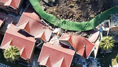 Artvin’de heyelan, apart otelin duvarını yıktı: Bir yaralı