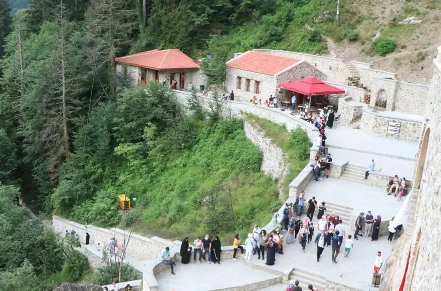 Sümela Manastırı'nı 3 haftada yaklaşık 30 bin kişi ziyaret etti 1