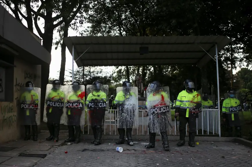 Kolombiya'da polis şiddeti protestoları: 10 ölü 14