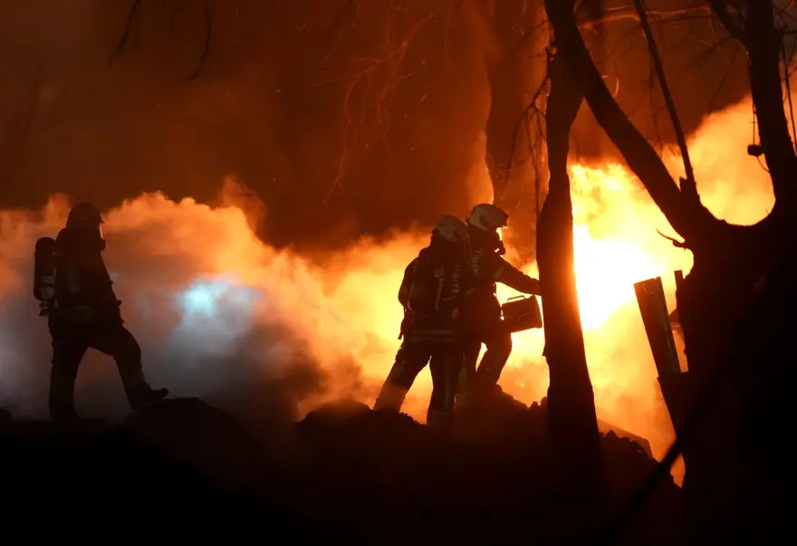 Geri dönüşüm tesisindeki yangın 6 saatte söndürüldü 2