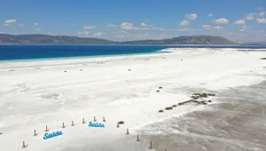 'Salda Gölü bataklığa dönüştü' iddialarına Bakan Kurum'dan yanıt