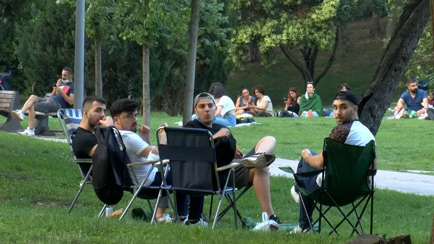 Maske takanlar azalıyor (Maçka Parkı ve İstiklal'de kurallara uyulmadı) 