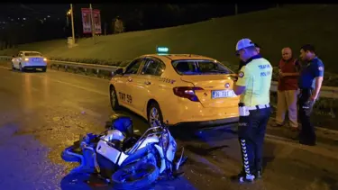 Üsküdar'da taksiye çarpan motosiklet sürücüsü yaralandı