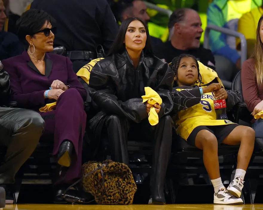 Kim Kardashian, Harris karşıtı paylaşımlarının ardından oğlu Saint West'in YouTube kanalını kapattı 