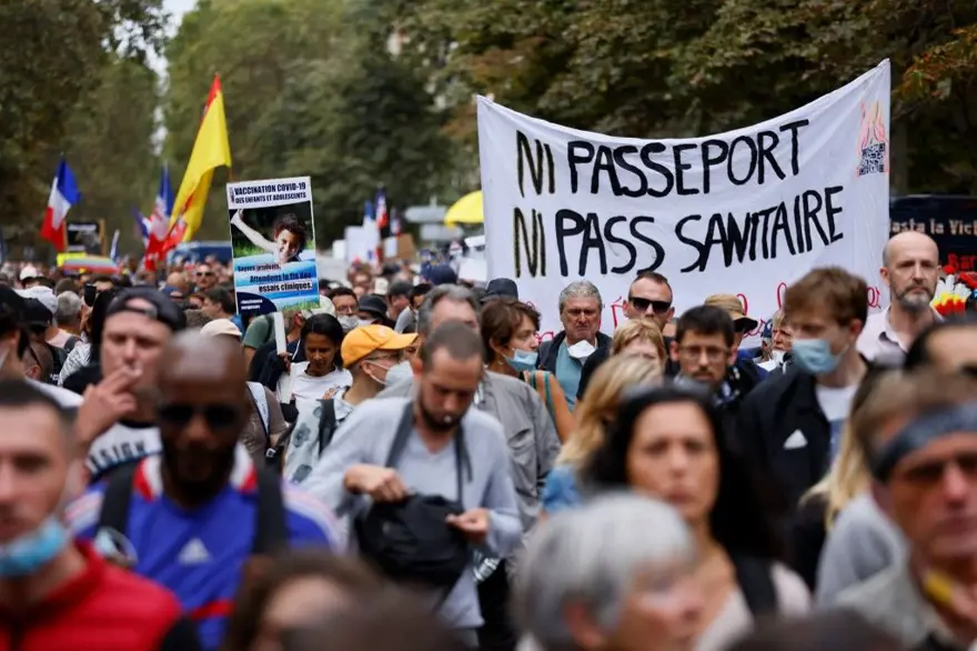Fransa'da sağlık protestosunda kavga çıktı 2