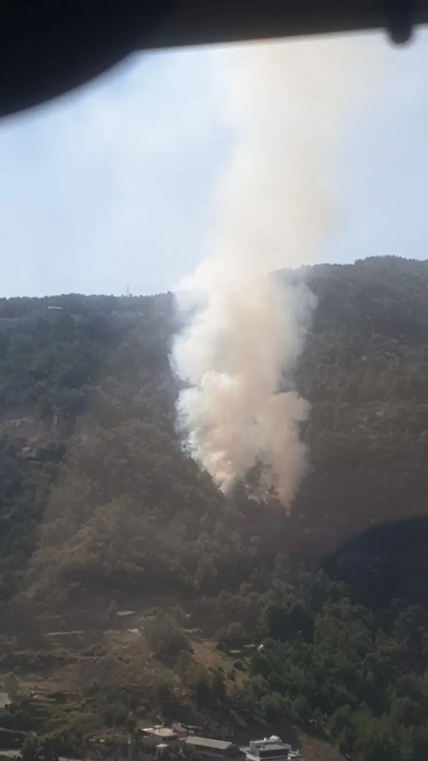 Alanya’da yerleşim yerlerine yakın bölgede orman yangını (Alevler kontrol altına alındı) Alanya’da yerleşim yerlerine yakın bölgede orman yangını (Alevler kontrol altına alındı)