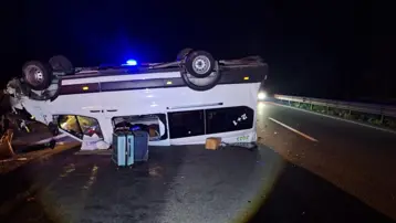 Anadolu Otoyolu'nda feci kaza: Minibüs ters döndü